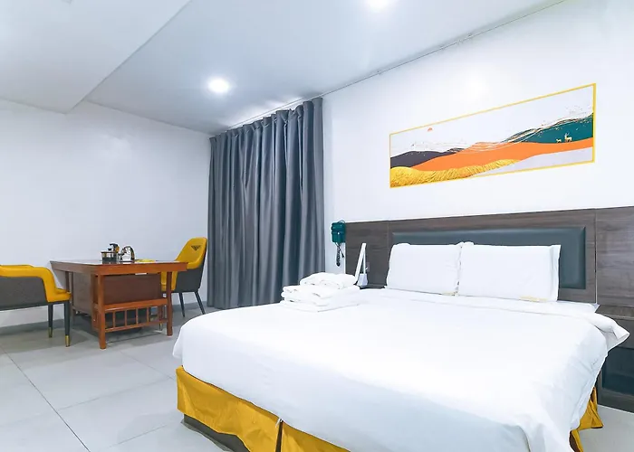 Luna Pasay 3*