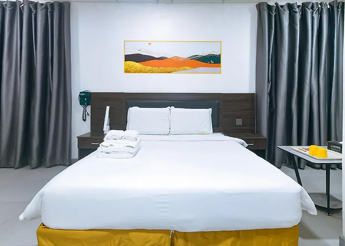 Hotel Luna Pasay 3*