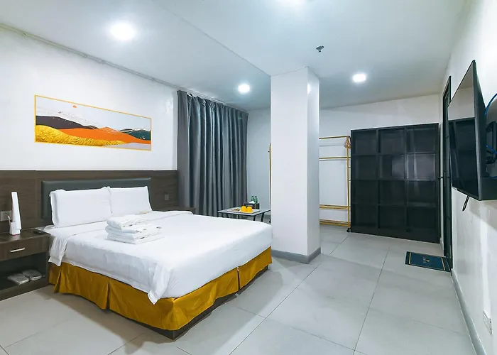 Luna Pasay 3*