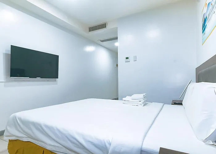 Luna Pasay Hotel 3*