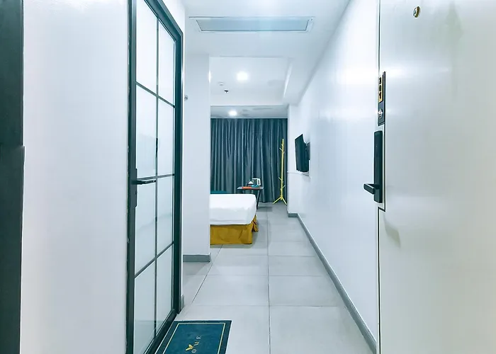 Luna Pasay Hotel 3*